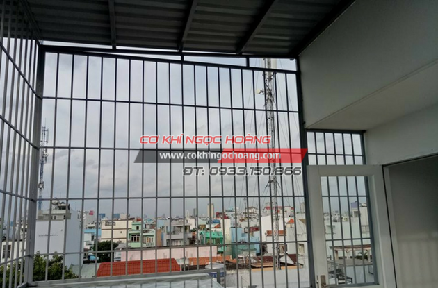 Cơ Khí Ngọc Hoàng đơn vị chuyên làm khung sắt bảo vệ theo yêu cầu khách hàng tại Quận Phú Nhuận Tp HCM gọi ngay 0933.150.866 chuyên nghiệp
