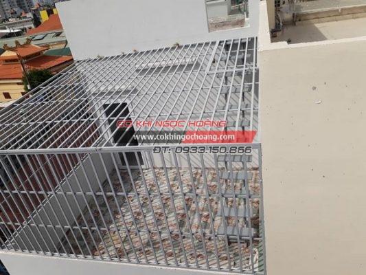 Đơn vị cơ khí ngọc hoàng chuyên Làm khung sắt bảo vệ tại Thủ Đức. Gọi ngay 0933.150.866 Tư vấn đúng yêu cầu của khách hàng khi làm khung sắt.