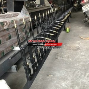 Làm hàng rào chông sắt đặc tại Bình Dương