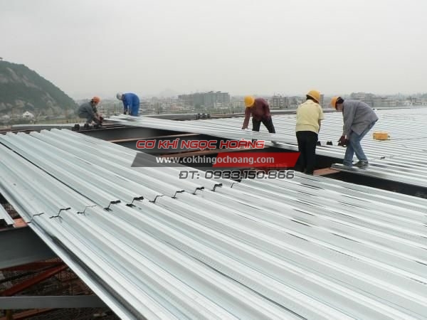 Làm mái tôn nhà tiền chế tại Đồng Nai, sửa chữa mái tôn nhanh - 0933.150.866. Thợ lợp tôn nhà tiền chế chuyên nghiệp, chuyên gia cố khung thép