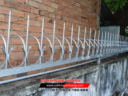 Làm hàng rào chông chống trộm tại Thuận An