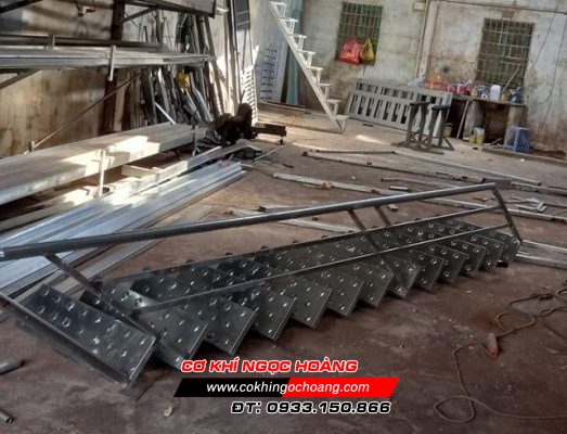 Làm cầu thang sắt tại quận Tân Bình