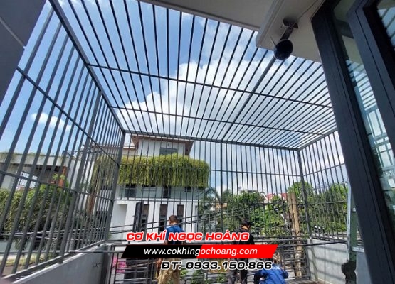 Làm khung sắt bảo vệ sân thượng tại Hóc Môn