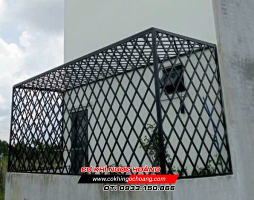 Làm khung sắt bảo vệ sân thượng tại Hóc Môn