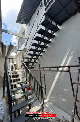 Làm cầu thang sắt tại Hóc Môn TPHCM