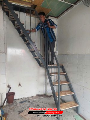 Thợ làm cầu thang sắt tại Củ Chi