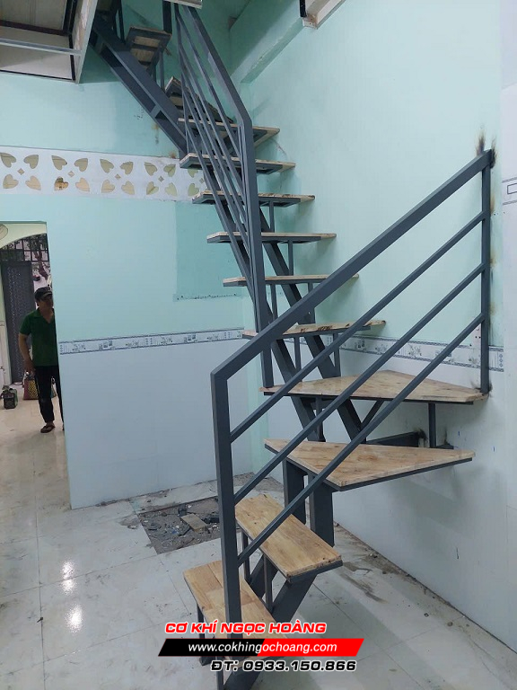 Làm cầu thang sắt tại Quận 11 TPHCM
