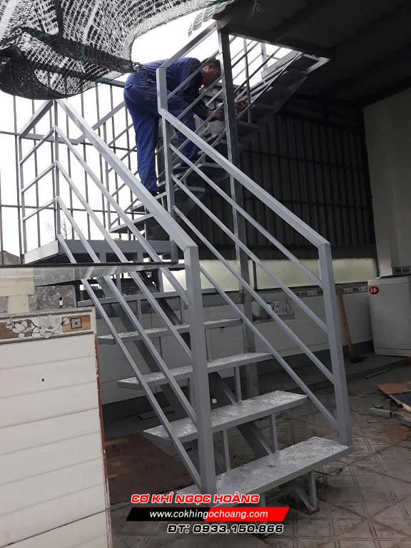 Làm cầu thang sắt tại Quận 11 TPHCM