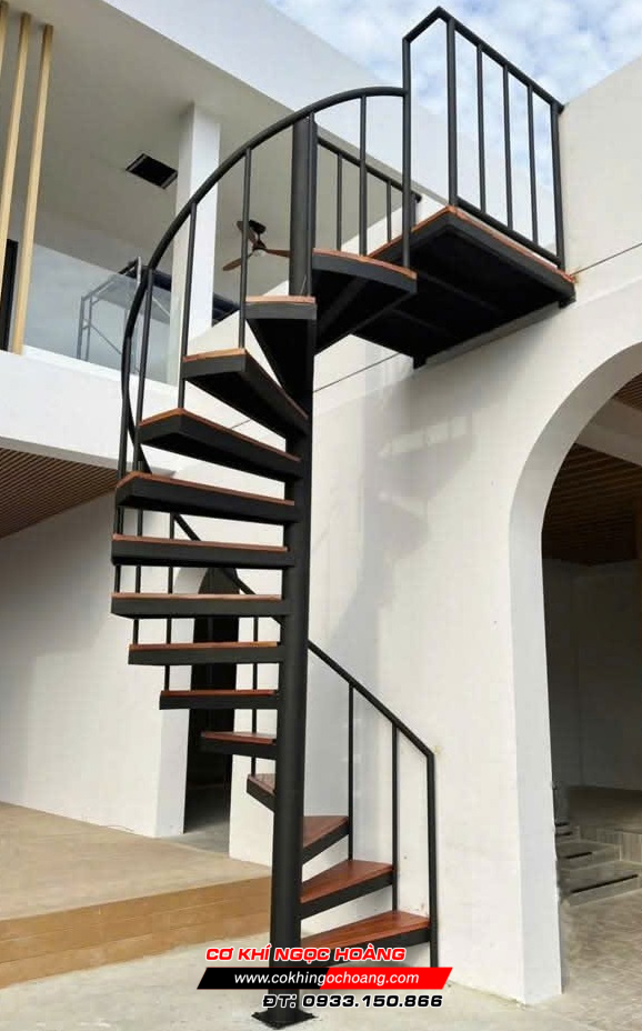 Làm cầu thang sắt tại Quận 11 TPHCM