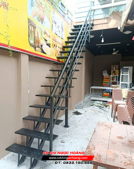 Làm cầu thang sắt tại Quận 11 TPHCM
