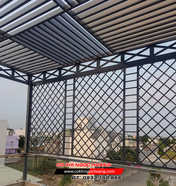 Làm khung sắt bảo vệ tại phường Đông Hưng Thuận