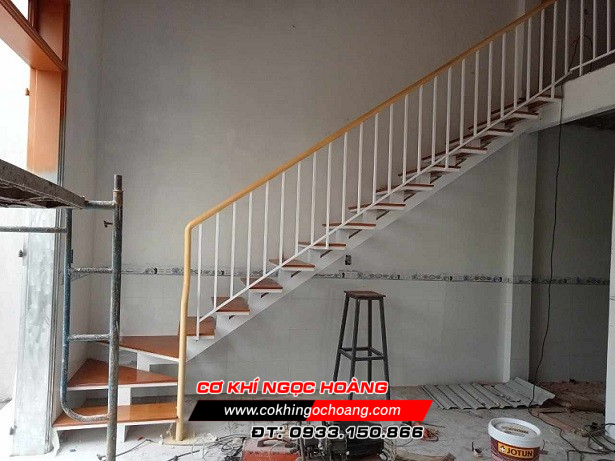 Làm cầu thang sắt tại phường Tam Bình