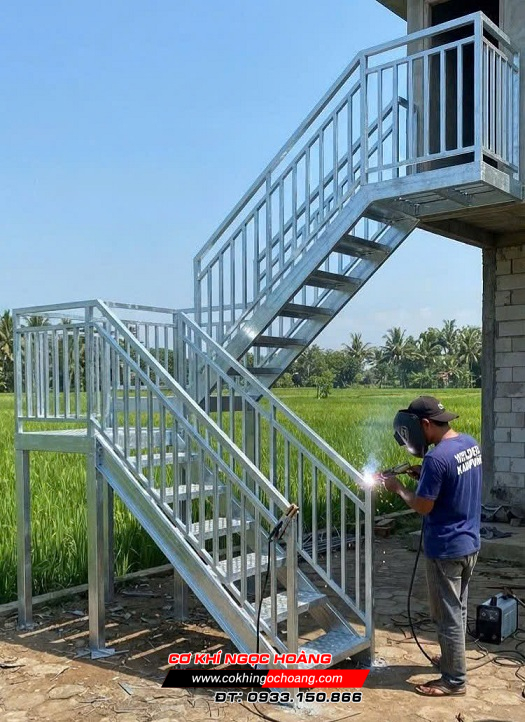 Làm cầu thang sắt tại phường Tam Bình